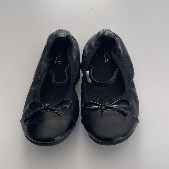 Children’s place Black Mary Jane toddler shoes - Picture 3 of 7